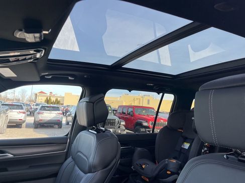 New 2026 Jeep Grand Wagoneer L Summit image 18