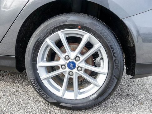 Used 2018 Ford Focus SE w/ SE Winter Package image 16