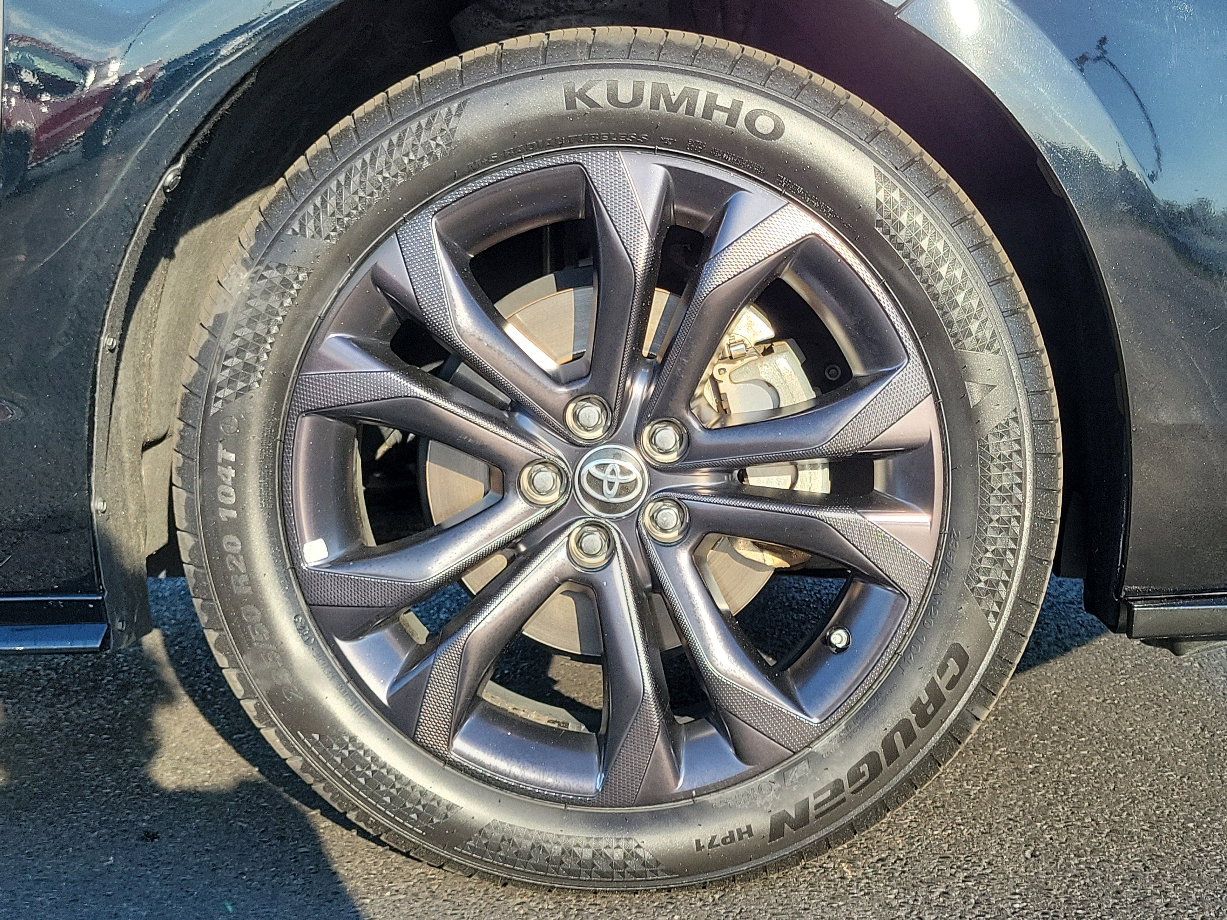 Used 2023 Toyota Sienna XSE FWD image 5
