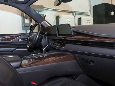 Used 2022 Cadillac Escalade ESV Sport Platinum w/ LPO, ONYX Package image 17