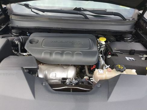 Used 2020 Jeep Cherokee Latitude FWD image 35
