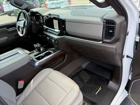 Used 2022 GMC Sierra 1500 SLT w/ SLT Premium Plus Package AWD/4WD image 23