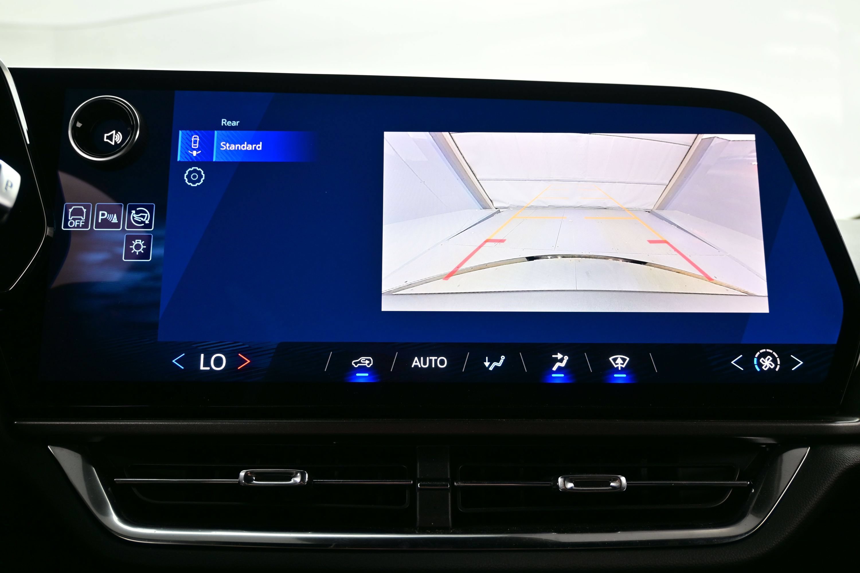 Used 2025 Chevrolet Equinox EV LT FWD image 17
