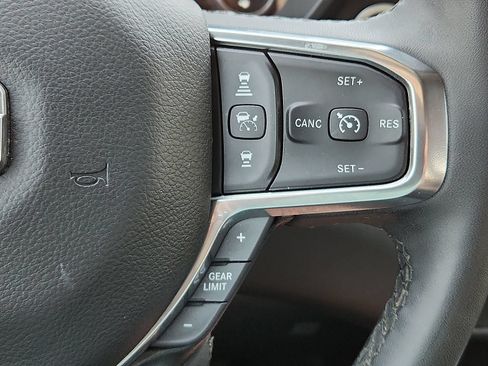 Used 2025 RAM 1500 Laramie AWD/4WD image 18
