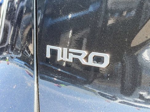 Used 2023 Kia Niro SX Touring FWD image 10