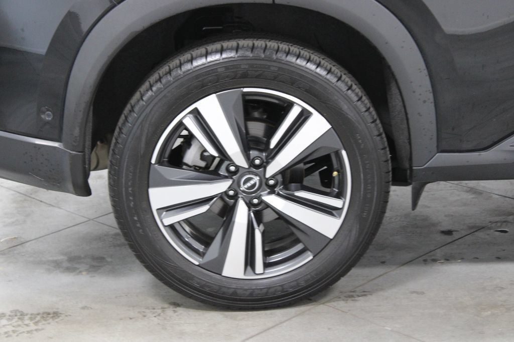 Used 2024 Nissan Rogue SL FWD image 13