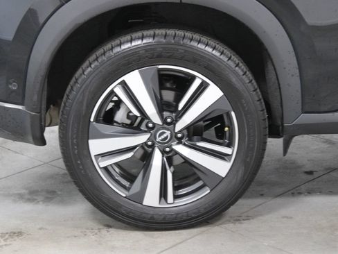 Used 2024 Nissan Rogue SL FWD image 13