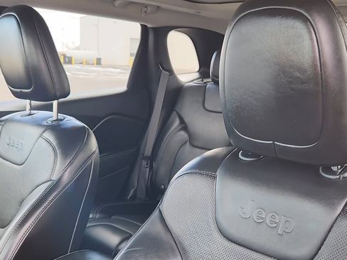 Used 2019 Jeep Cherokee Limited image 9