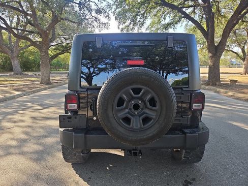 Used 2015 Jeep Wrangler Unlimited Sport w/ Connectivity Group image 5