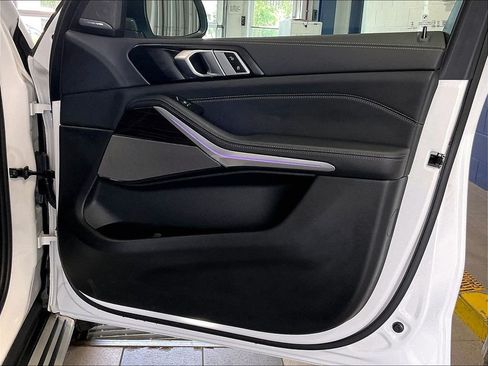 Used 2026 BMW X5 xDrive40i AWD/4WD image 12