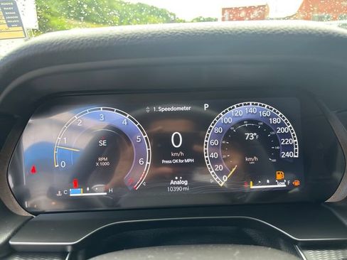 Used 2025 Jeep Grand Cherokee Laredo X w/ Luxury Tech Group I AWD/4WD image 17