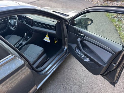 New 2025 Volkswagen Jetta SE image 11