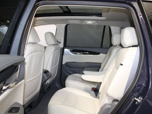 Used 2024 Cadillac XT6 Premium Luxury AWD/4WD image 9