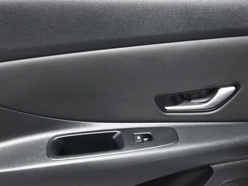 Used 2025 Hyundai Elantra Limited FWD image 13