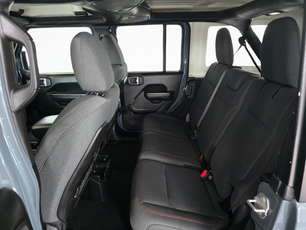Used 2025 Jeep Wrangler Unlimited Rubicon AWD/4WD image 36