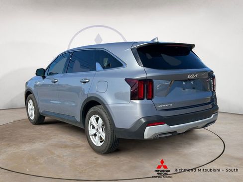 Used 2025 Kia Sorento LX FWD image 5