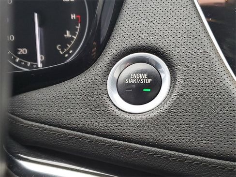 Certified 2022 Cadillac XT5 Premium Luxury image 17