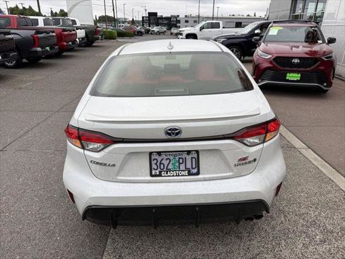 Certified 2023 Toyota Corolla SE w/ SE Package FWD image 5