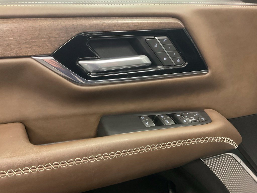 Used 2025 GMC Yukon XL Denali Ultimate w/ LPO, Floor Liner Package AWD/4WD image 12