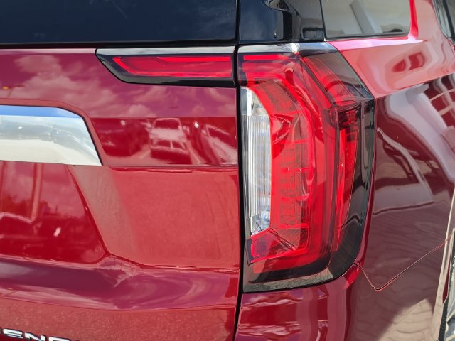 Certified 2022 GMC Yukon Denali RWD image 9