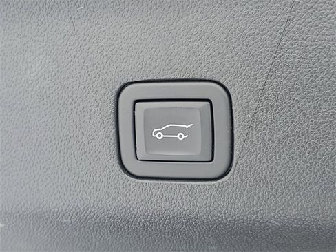 Certified 2024 GMC Yukon Denali Ultimate image 8