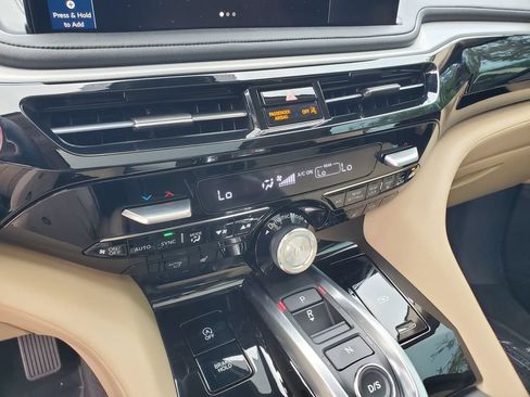 Certified 2025 Acura MDX w/ Technology Package FWD image 32