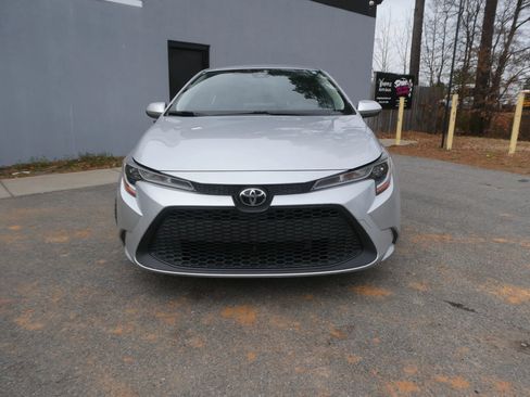 Used 2021 Toyota Corolla LE image 2