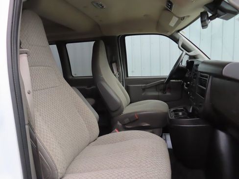 Used 2025 Chevrolet Express 3500 LT image 21