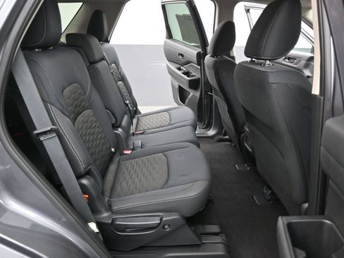 Used 2025 Nissan Pathfinder SV FWD image 30