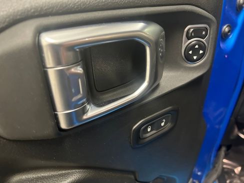 Used 2024 Jeep Wrangler Sport S image 11