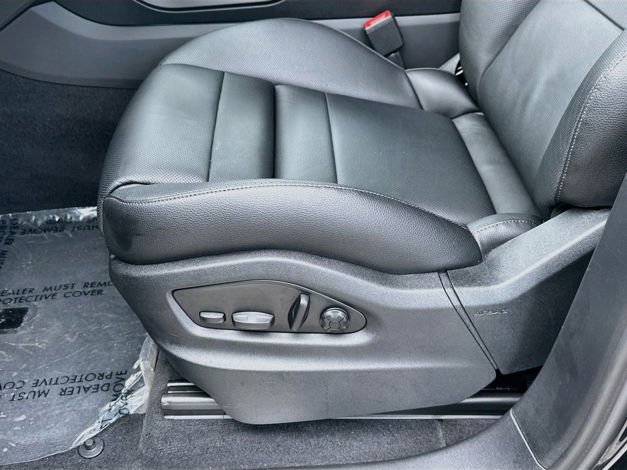 Used 2025 Porsche Cayenne AWD/4WD image 19