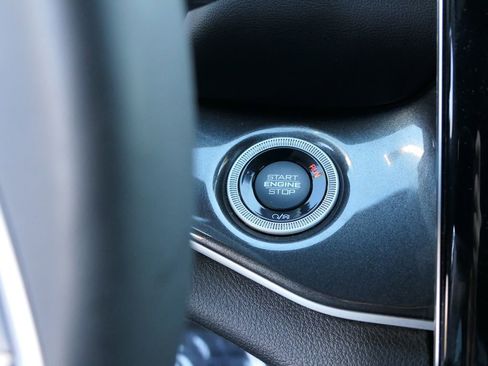 Used 2023 Jeep Grand Cherokee L Laredo image 15