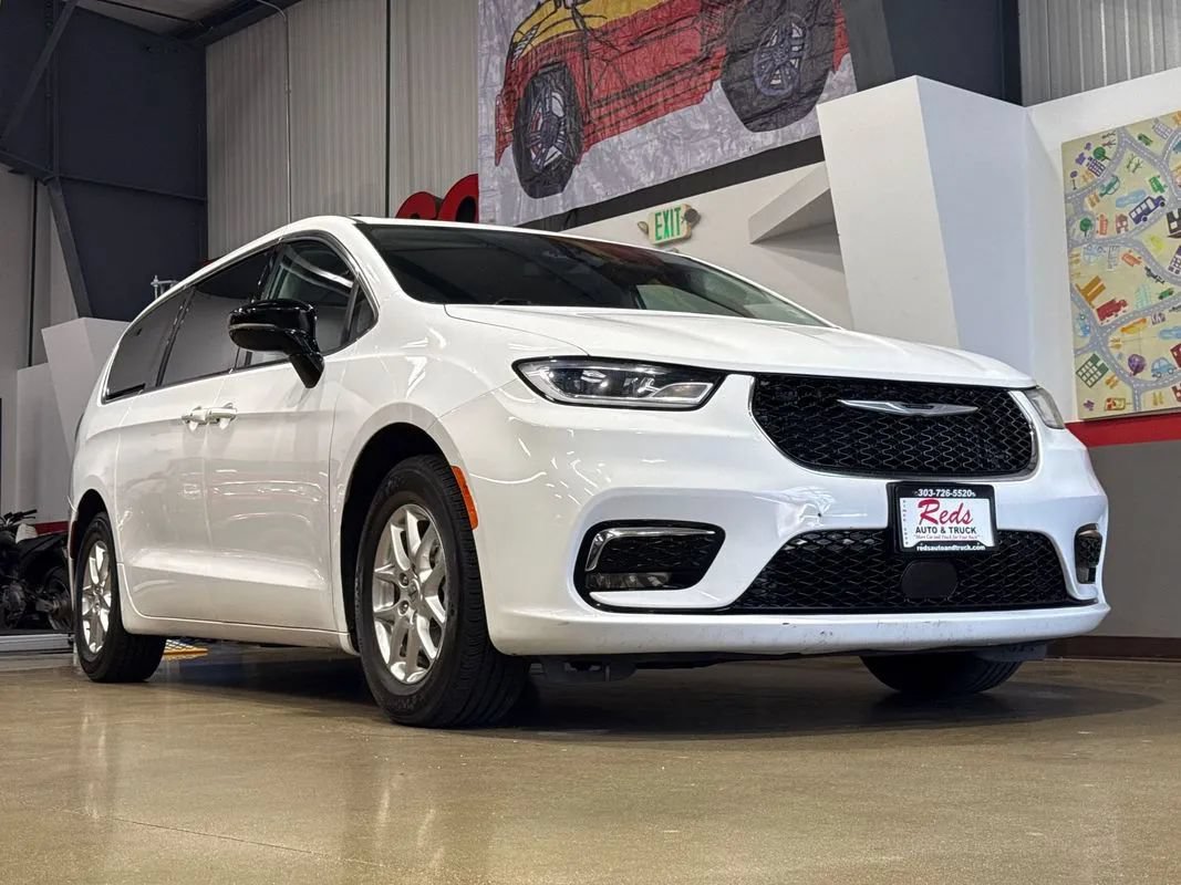 Used 2024 Chrysler Pacifica Touring-L FWD image 58