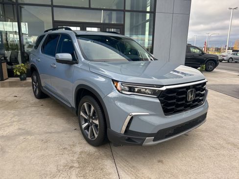 Used 2023 Honda Pilot Elite image 3