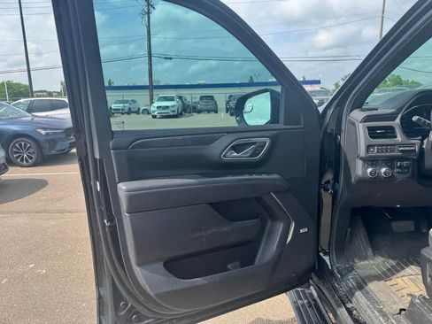 Used 2024 GMC Yukon XL AT4 w/ AT4 Premium Plus Package AWD/4WD image 18