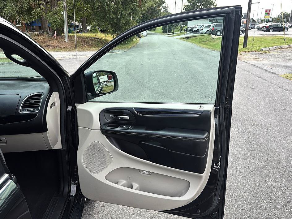 Used 2019 Dodge Grand Caravan SXT FWD image 31