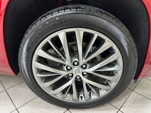 Certified 2025 Buick Enclave Avenir image 13