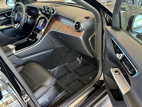 Used 2025 Mercedes-Benz GLC 300 image 32