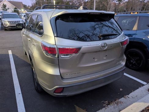 Used 2015 Toyota Highlander XLE image 5