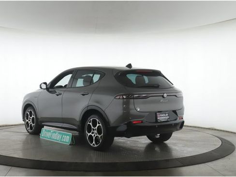 Used 2025 Alfa Romeo Tonale w/ Premium Package image 8