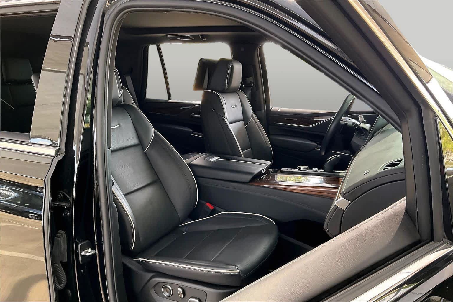 Used 2024 Cadillac Escalade Premium Luxury RWD image 9