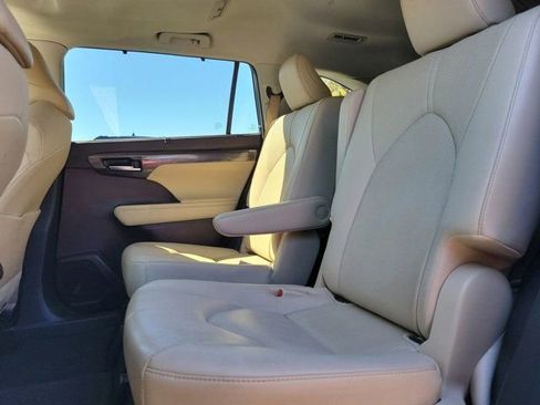 Used 2020 Toyota Highlander Limited image 20