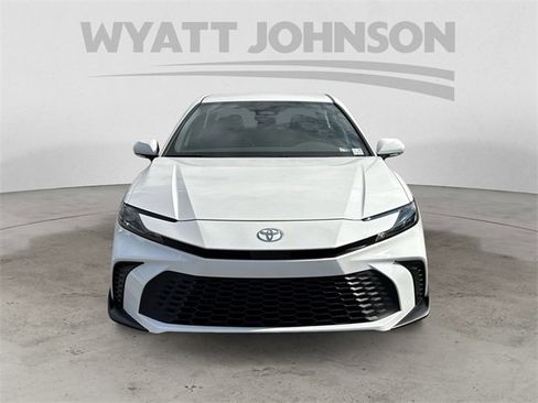 Used 2025 Toyota Camry SE image 8