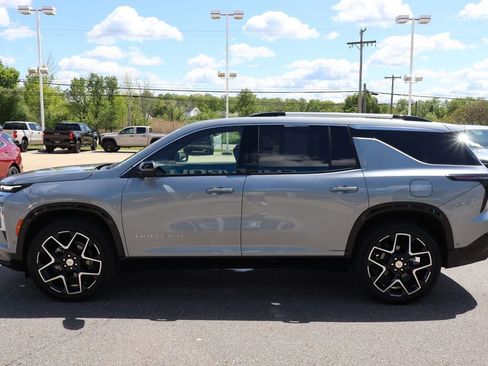 Used 2026 Chevrolet Traverse High Country w/ LPO, Floor Liner Package AWD/4WD image 32