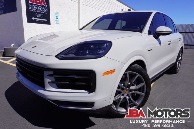 Used 2024 Porsche Cayenne AWD/4WD image 1