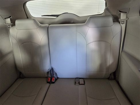 Used 2016 Buick Enclave Leather image 9