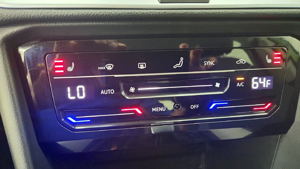 Used 2025 Volkswagen Taos SE FWD image 20