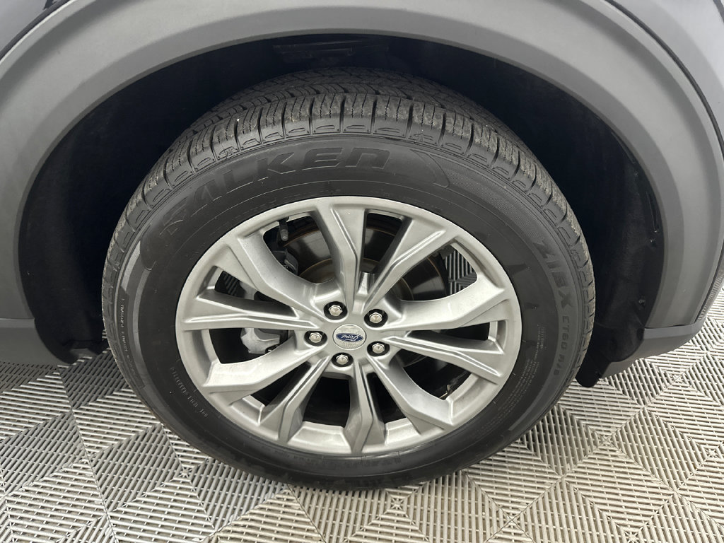 Used 2021 Ford Explorer Limited w/ Equipment Group 301A AWD/4WD image 13