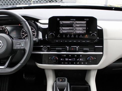 Certified 2024 Nissan Pathfinder SL image 30