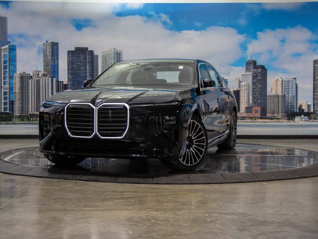 Used 2027 BMW i7 xDrive50 AWD/4WD image 2